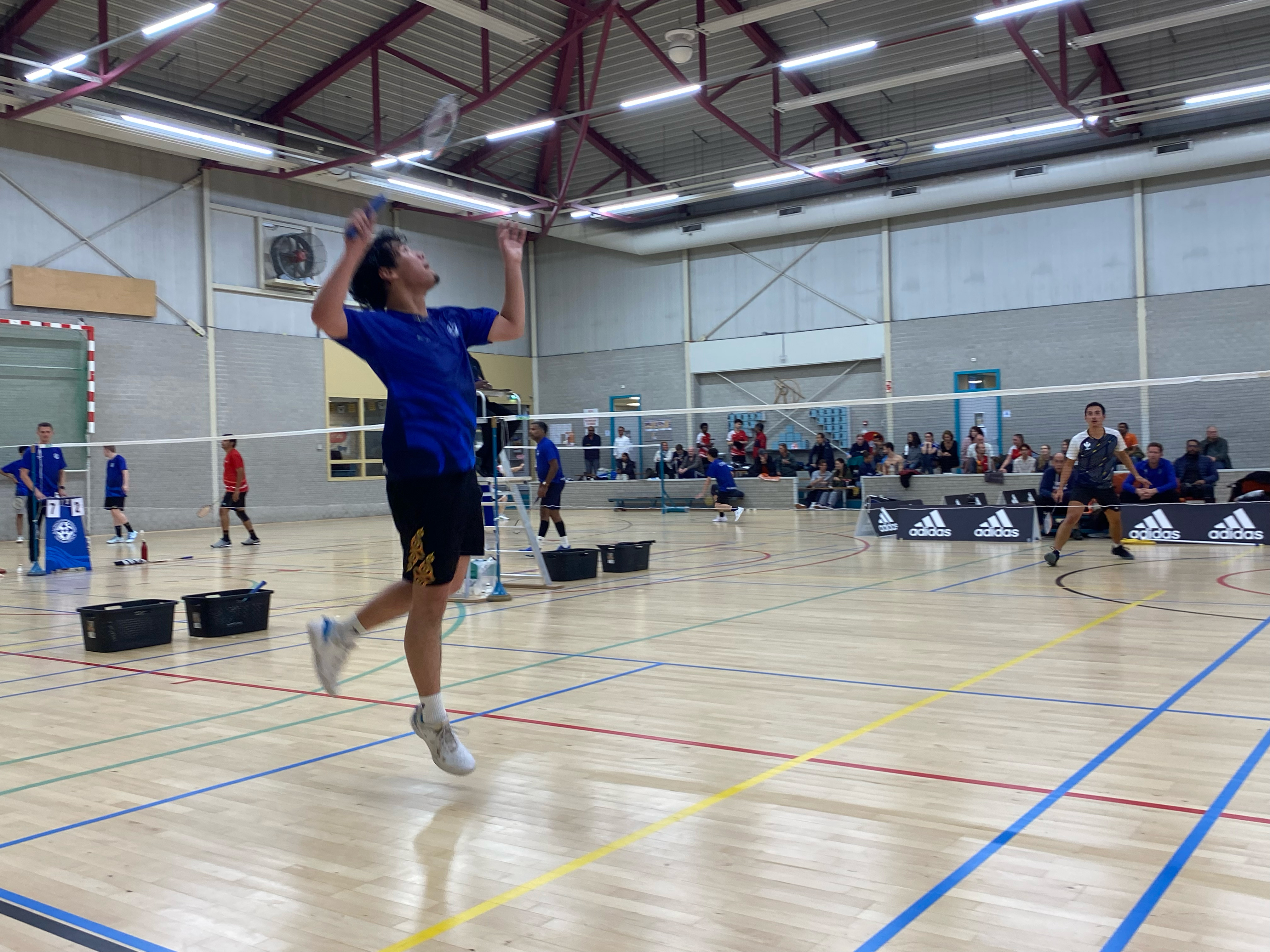 afbeelding met badmintonner van Van Zijderveld