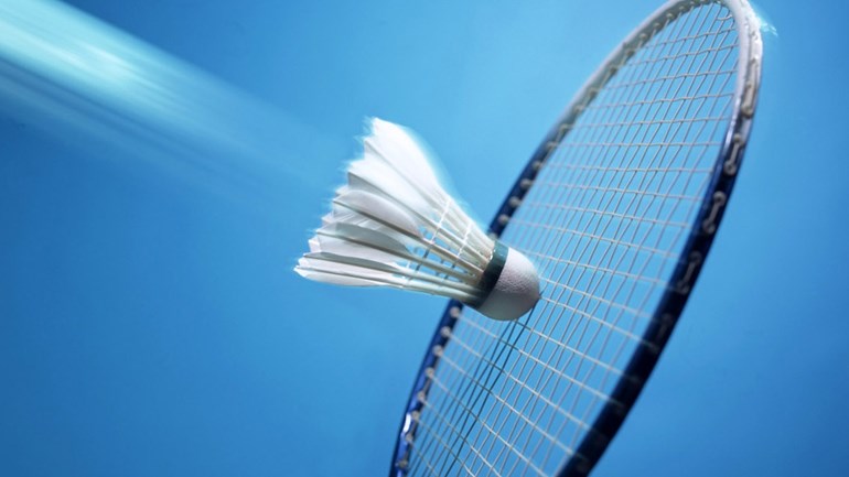 racket met shuttle