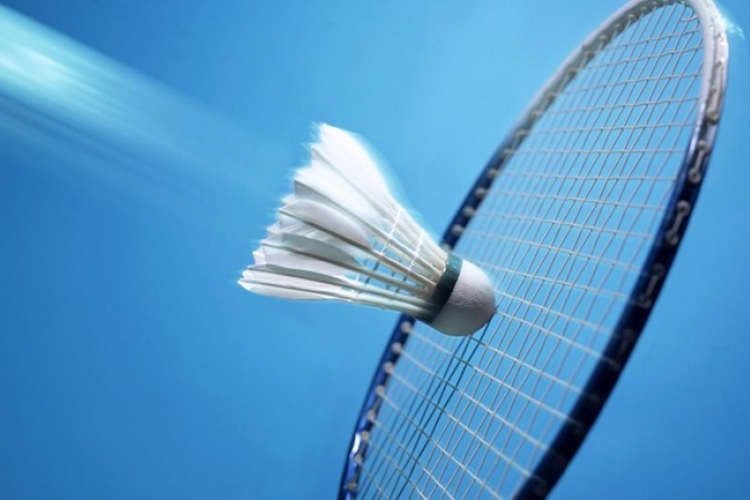 racket met shuttle